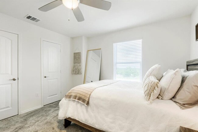 Building Photo - 6504 Albany Sleigh Dr
