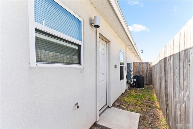 Building Photo - 2914 W Driftwood St