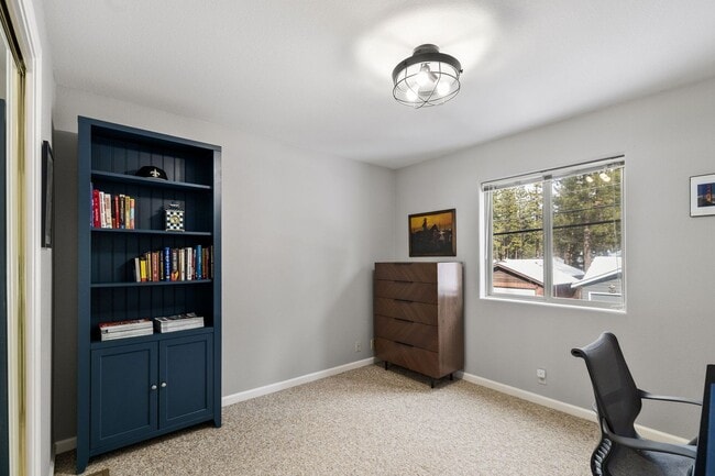 Building Photo - Beautiful Al Tahoe Home in South Lake Taho...
