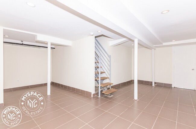 Building Photo - 1375 Greene Ave