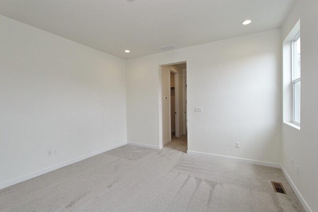 Building Photo - Immaculate Single-Level Home in Hope Springs