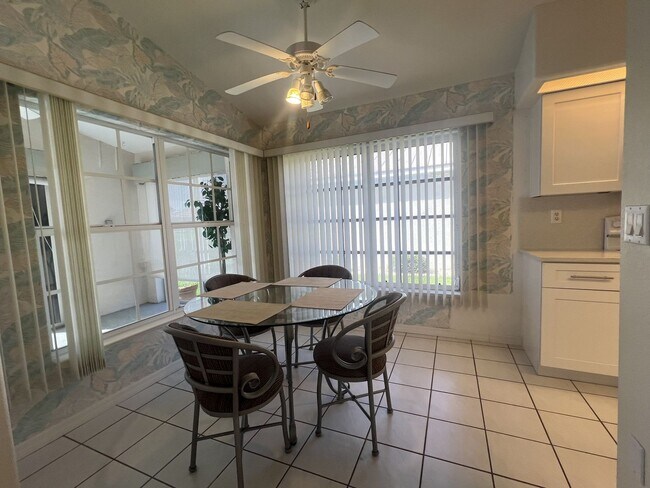 Building Photo - $2,095 ** AVAIL 9/1/25 ** LAKE SUZY ** 3 Bed / 2 Bath, Single Family Home with Lake View