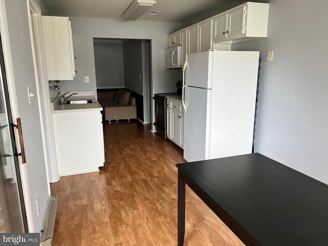 Building Photo - 8141 Needwood Rd