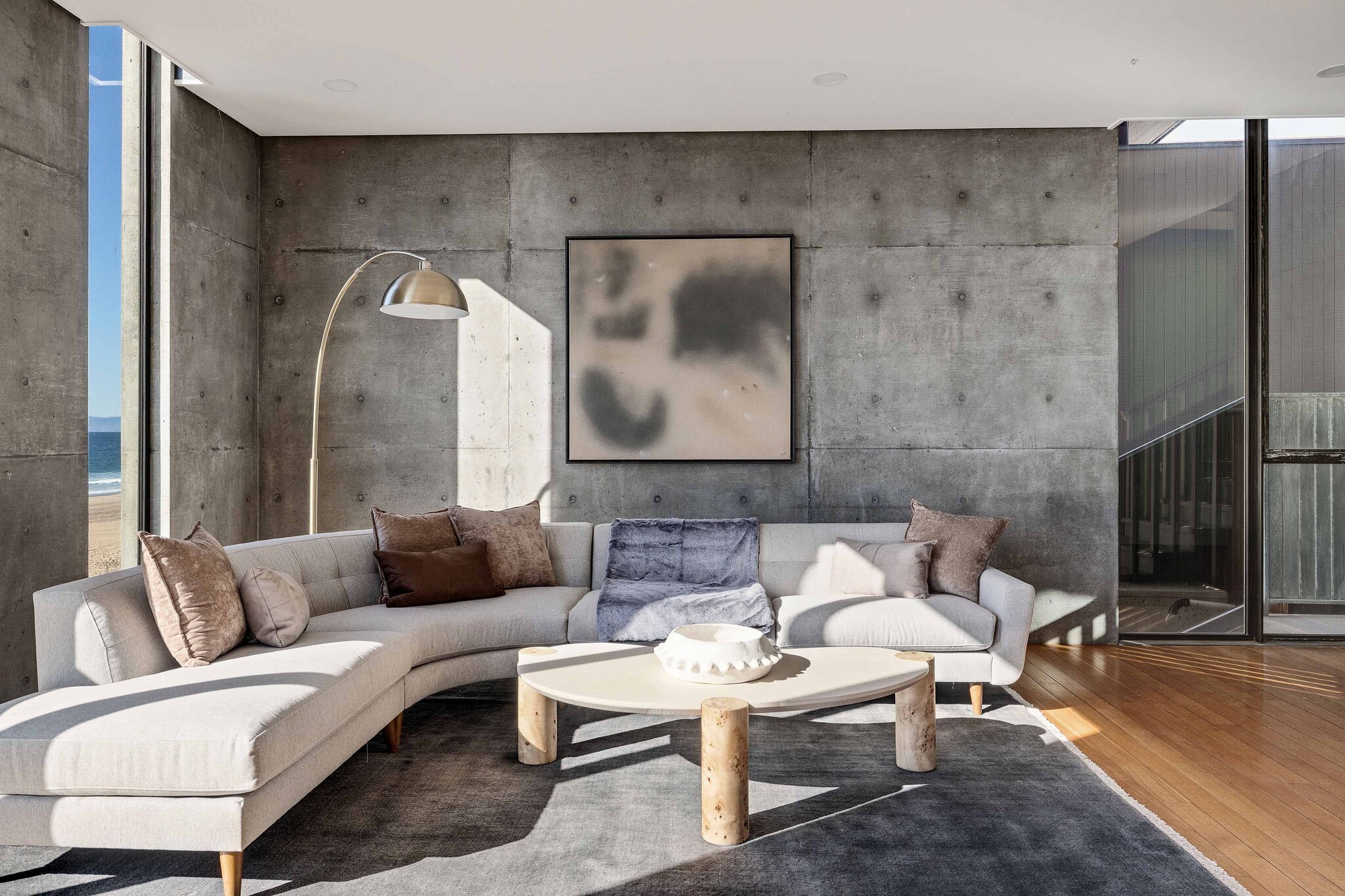 Building Photo - 1812 The Strand