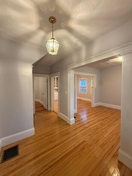 Building Photo - 110 W Quincy St