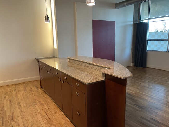 Building Photo - 1401 Calumet St