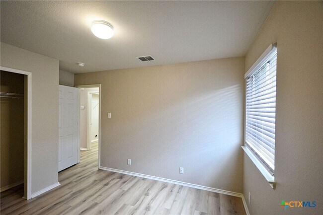 Building Photo - 2489 Medina Dr