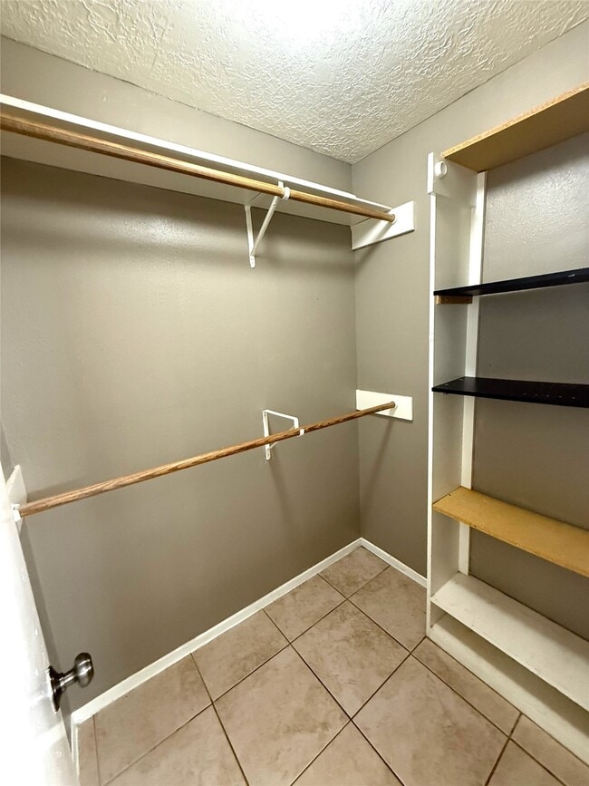 Building Photo - 2503 Ironclad Dr