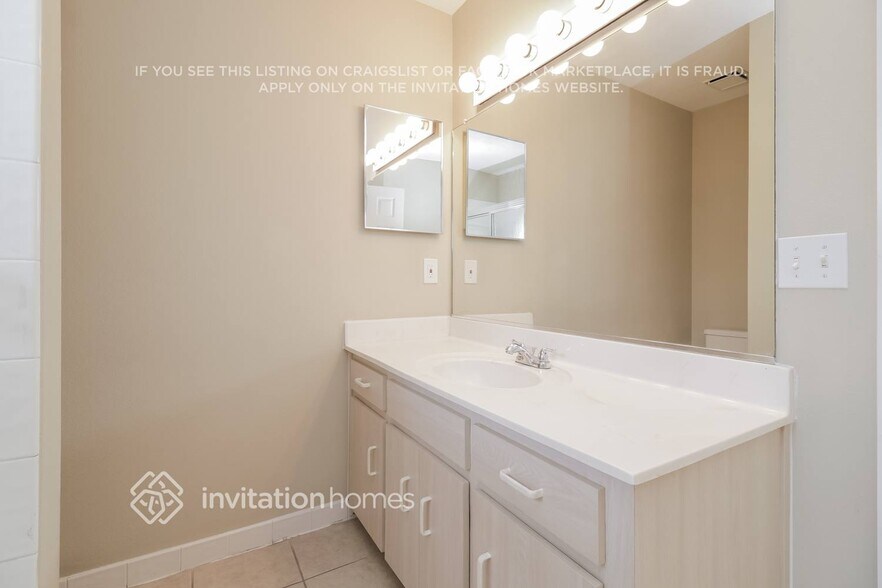 Building Photo - 3233 Vail View Dr