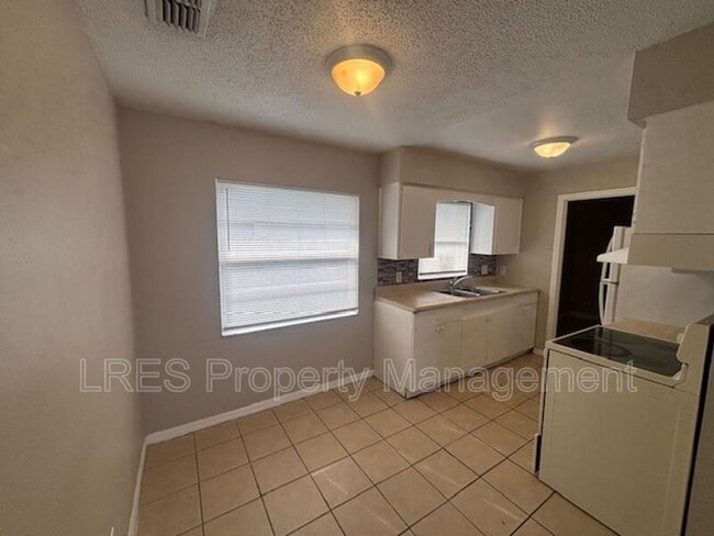 Building Photo - 2437 Chase Ave