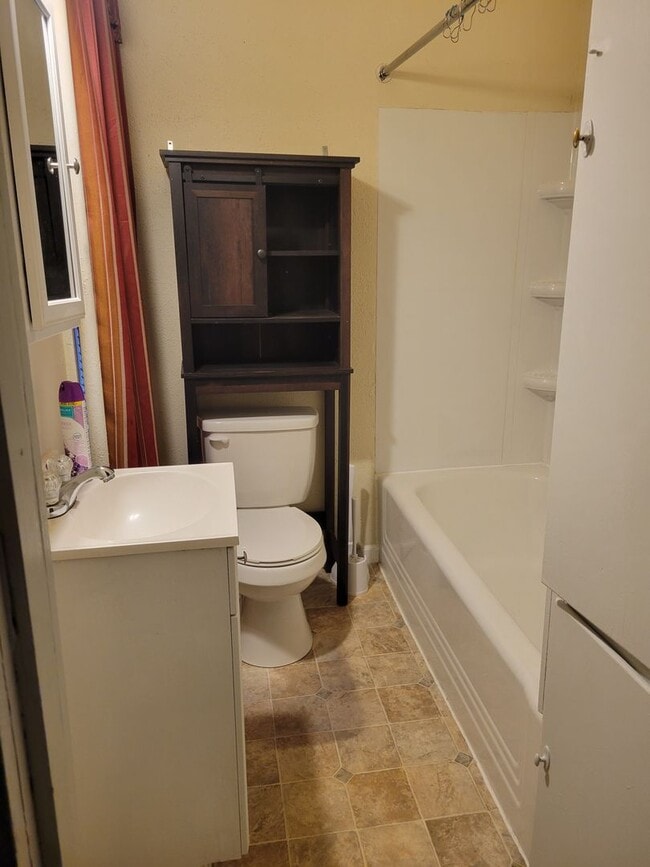 Building Photo - 562 Atlantic Ave