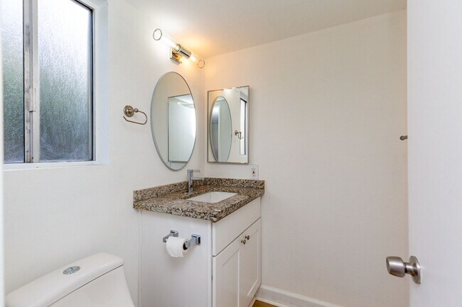 Building Photo - 3 Bedroom Townhome in the Gated College Park Community of San Diego