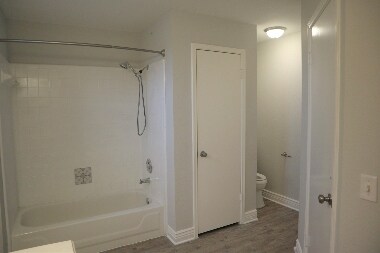 Master Bathroom &amp; Linen Closet - 1105 sorrel ct