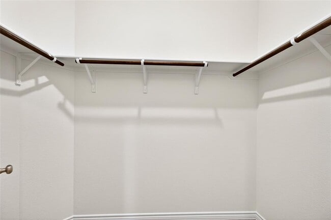 Building Photo - 628 Pacific Crest Trl