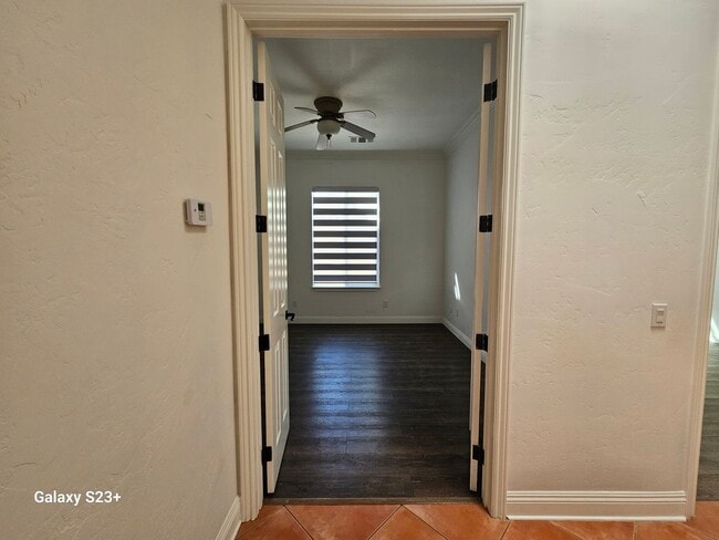 Building Photo - LARGE 3BED/2 BATH IN A COUNTRY CLUB SETTTING