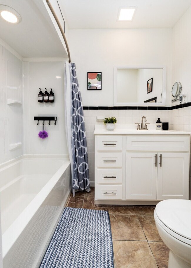 Building Photo - 4421 Picajune Ave