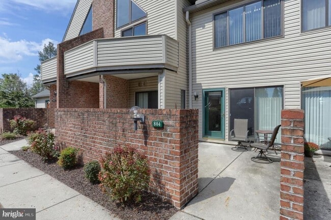 Building Photo - 1 br, 1 bath Condo - 804 Cherrington Dr