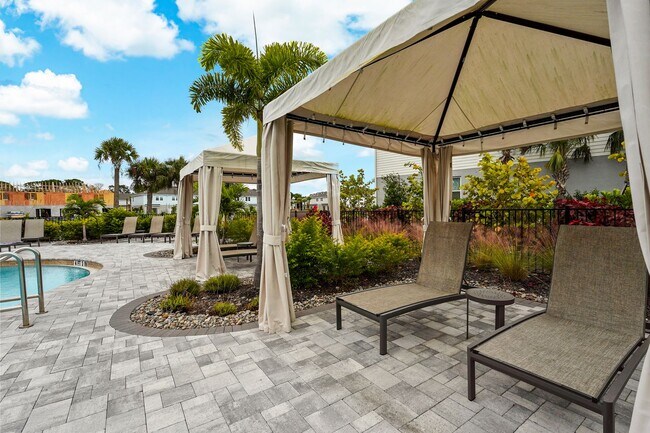 Building Photo - Beautifull Furnished Townhome - Nokomis - ...