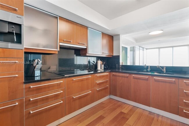 Building Photo - 1331 Brickell Bay Dr