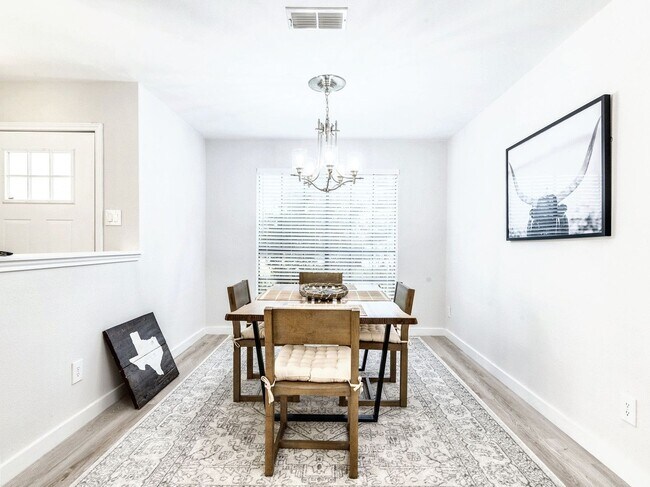 Building Photo - Lovely 3/BR 2.5/BA Modern Home with Premiu...