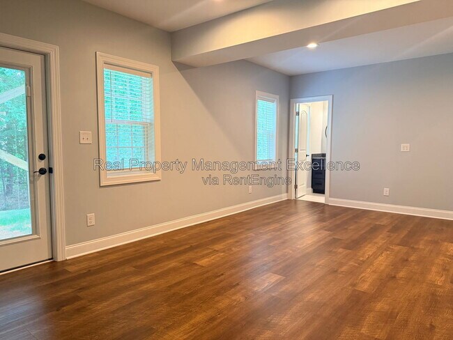 Building Photo - 305 Holly Thorn Trace