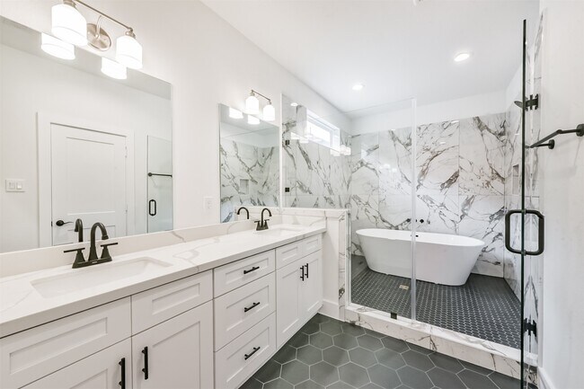 Building Photo - 3032 Gray St