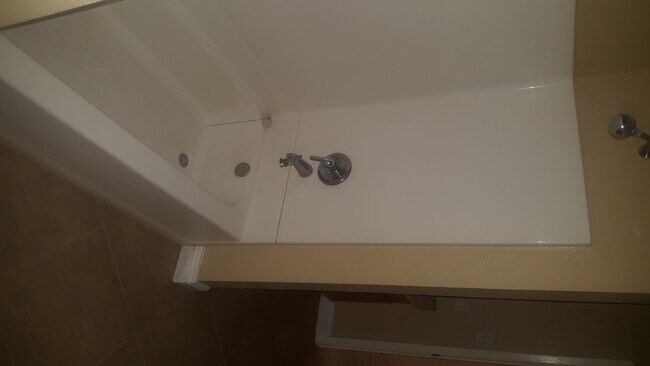 Building Photo - Nice 3 bedroom home ready for immediate move in.