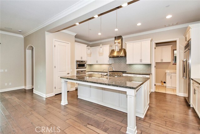 Building Photo - 116 Bridle Path
