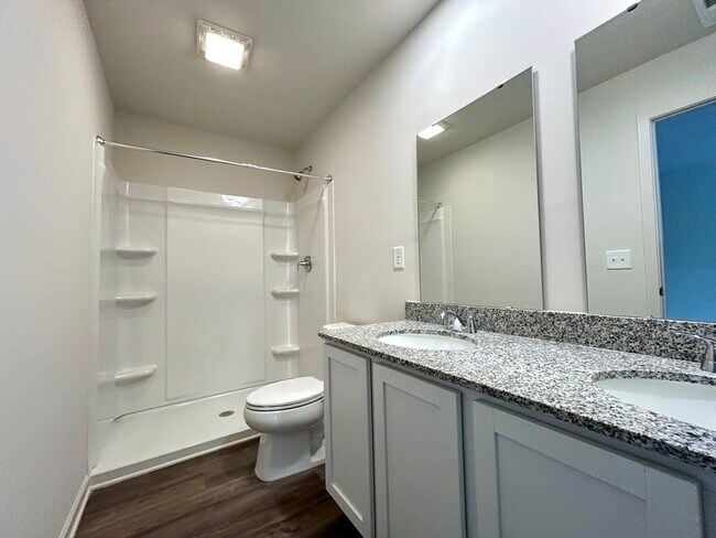 Building Photo - 137 Villa Ln