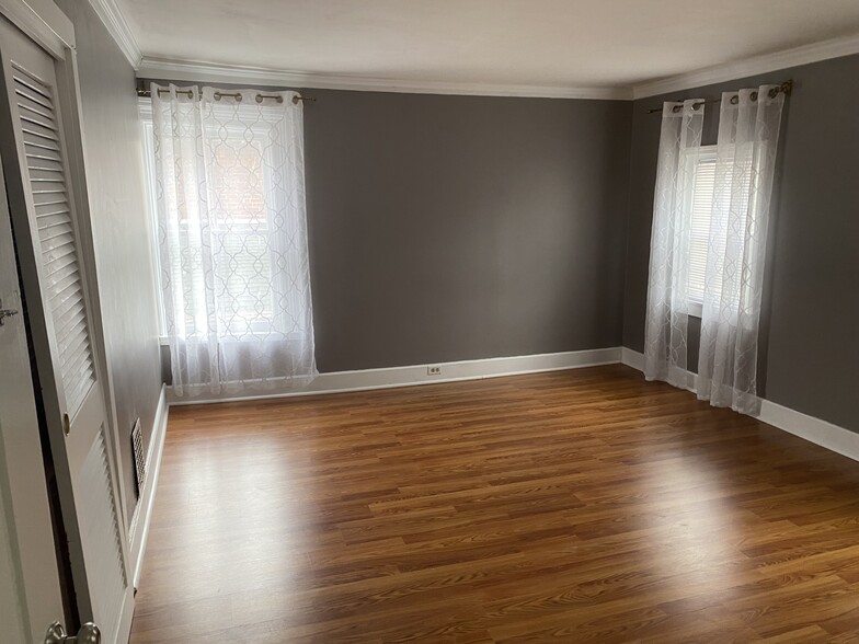 Bedroom vacant - 191 Pulteney St