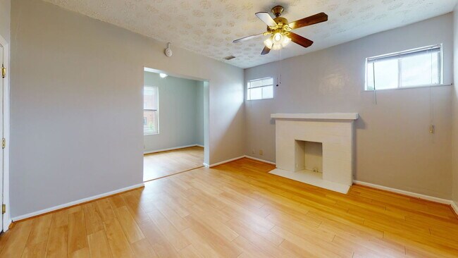 Building Photo - 2610 Woodburn Ave