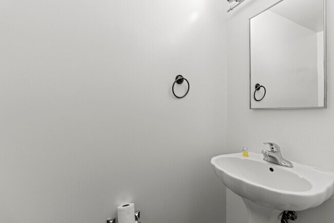 Building Photo - 1473 N Van Dorn St