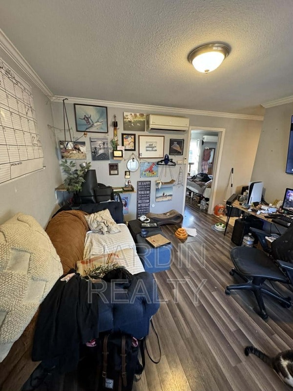 Building Photo - 623 James St