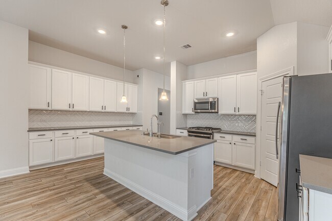 Building Photo - 9840 Sweet Flag Ct