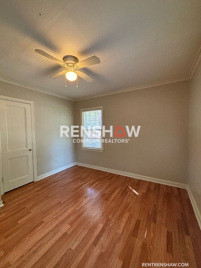 Building Photo - Move In Ready 2 Bed / 1 Bath - Dont Miss O...