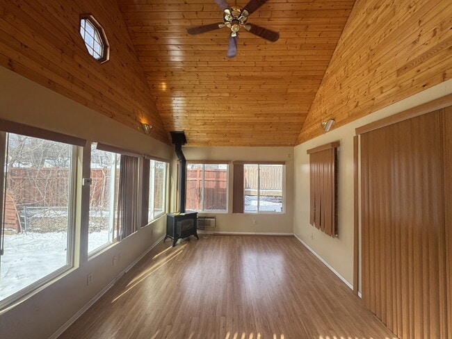 Building Photo - "Charming 3-Bed Haven with Hardwood Floors & Cozy Fireplace in St. Louis Park!"