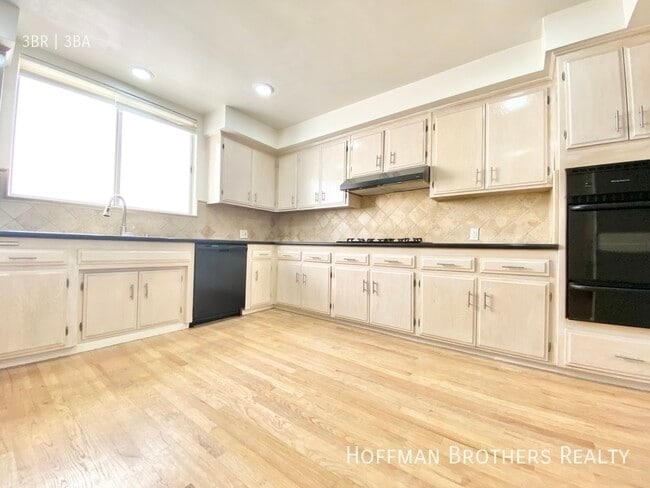 Building Photo - 931 S Wooster St Los Angeles, CA 90035