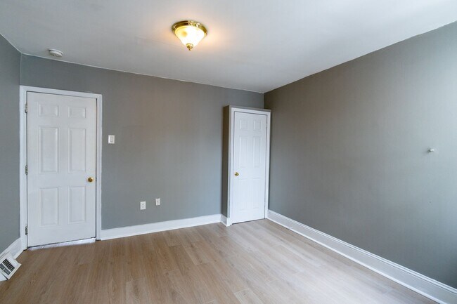 Building Photo - Charming 2 bedroom