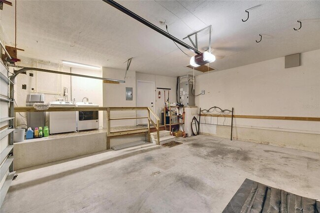 Building Photo - 811 Eagle Ln
