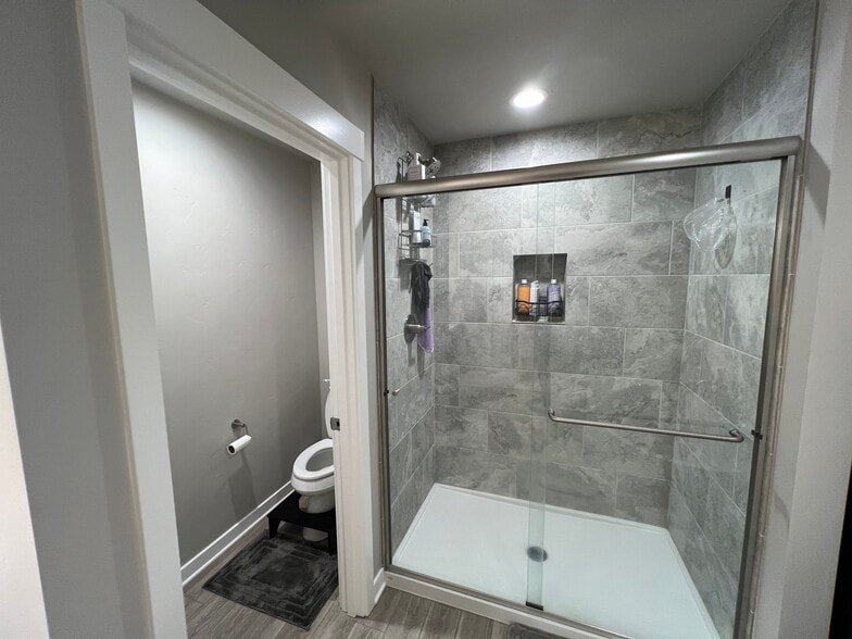 Building Photo - 5565 SE 80th Ave