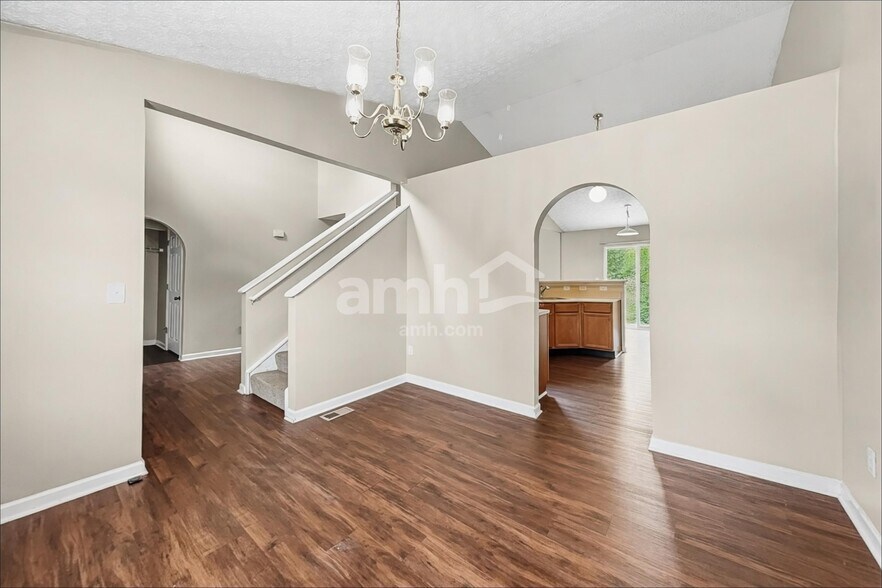 Building Photo - 368 Evergreen Cir