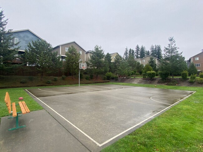 Building Photo - 3 bedroom, 2568 Sqft. home In Federal Way
