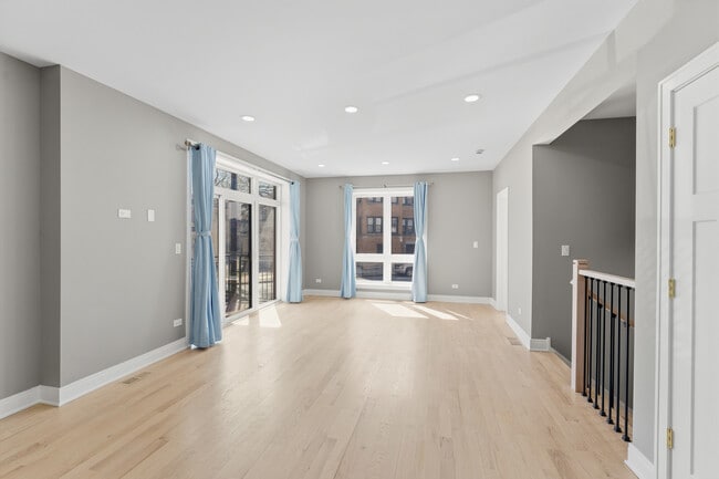 Building Photo - 7428 N Rogers Ave