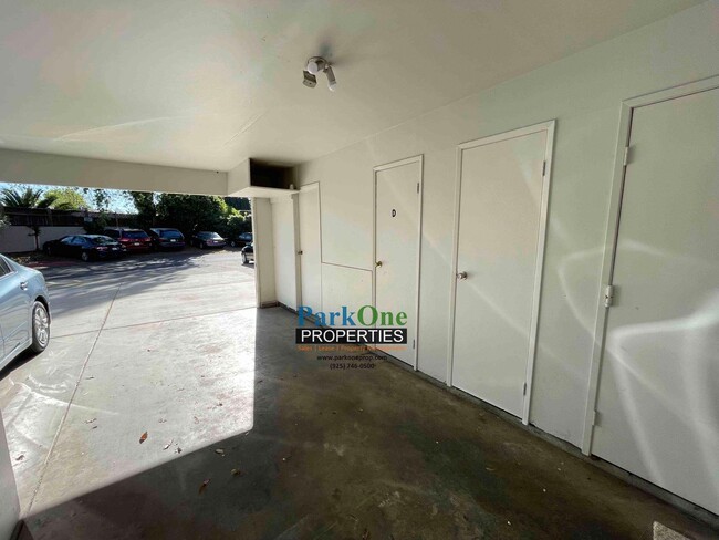 Building Photo - Great 2 bed 1 Bath Condo in Concord Availa...