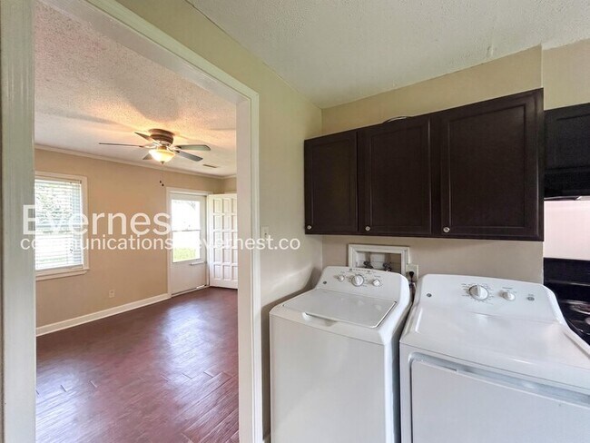 Building Photo - 2-Bed/1-Bath Home/Voucher Accepted/Available Now!