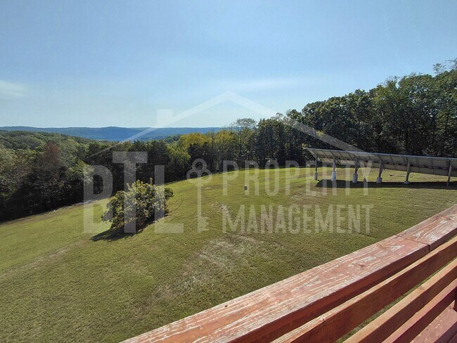 Building Photo - Stunning 3 Bedroom in Forsyth!