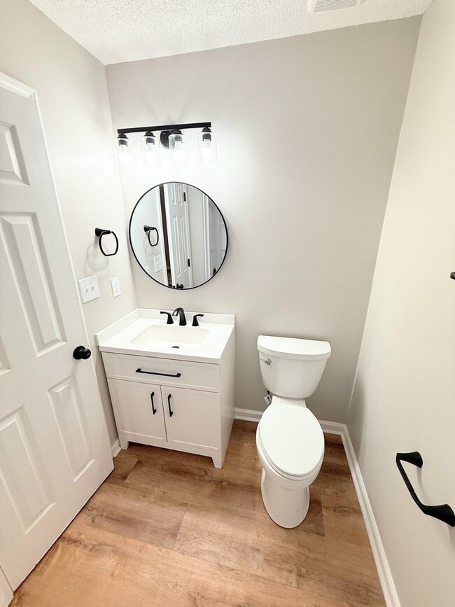 Building Photo - Located in Carrollton!!!