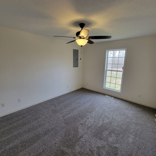 Building Photo - 3 Bedroom, 2 Bathroom-Updated-Rental-Cooke...