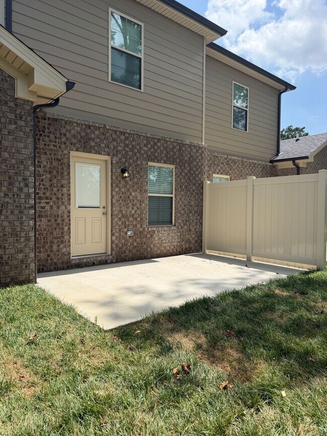 Building Photo - 933-935 Rodeo Ln