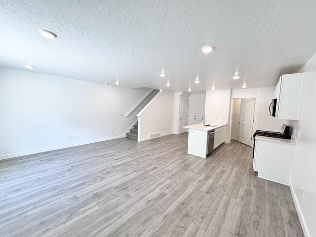 Building Photo - 1388 S 3600 E